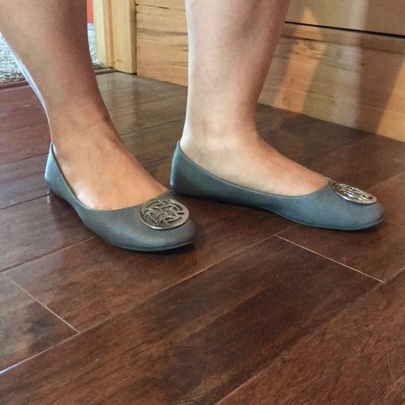 Fioni Shoes - Women’s Fioni flats Size 8.